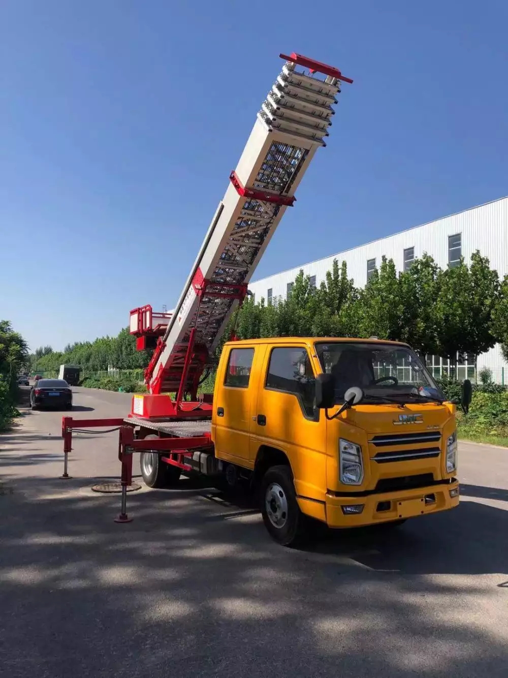 仁寿附近的云梯车出租服务：轻松解决高空作业需求